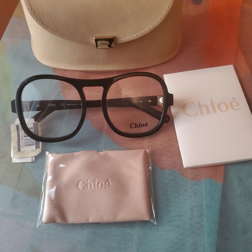 FASHION EYEWEAR